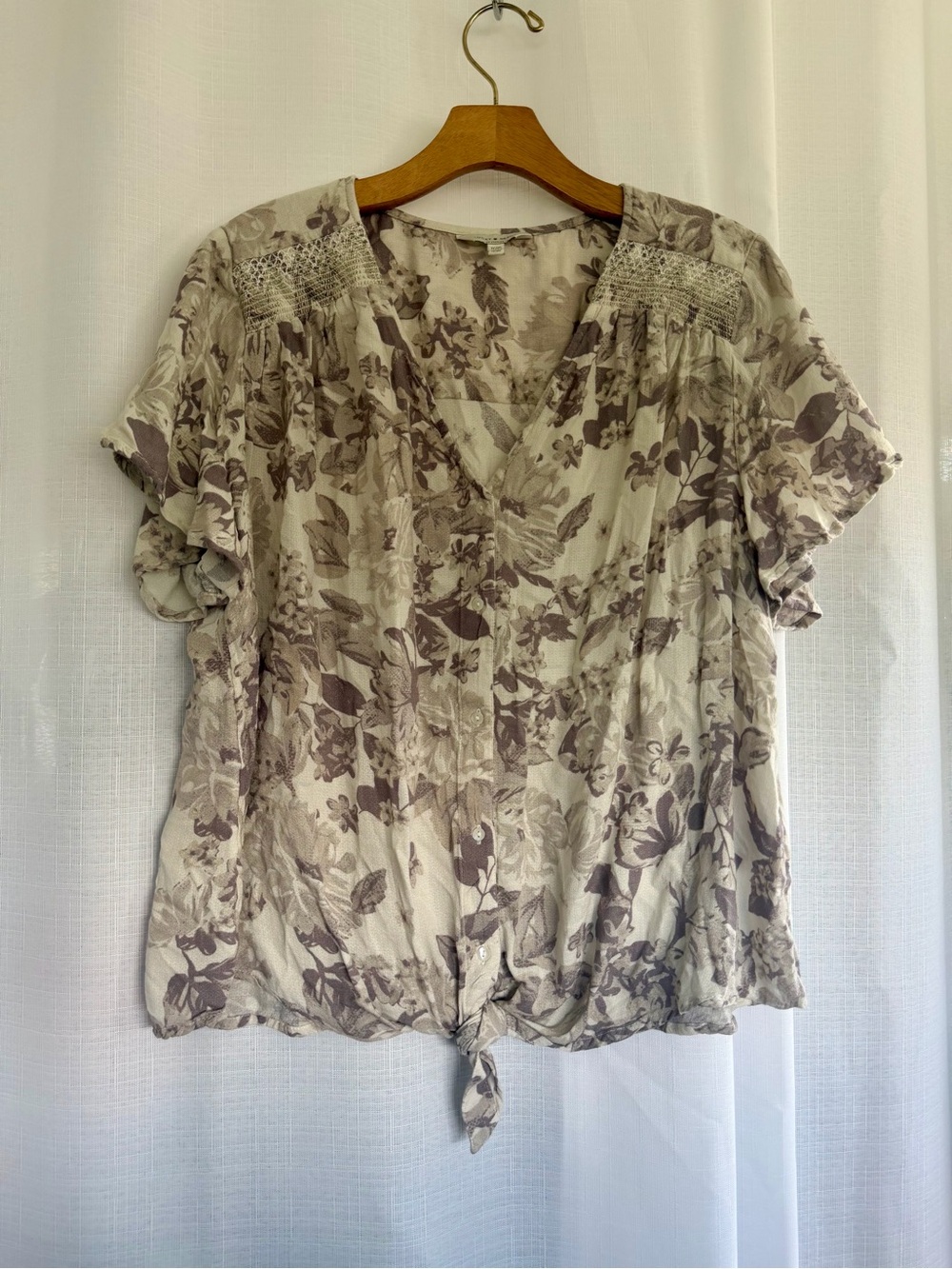 Lucky Brand Floral Tie Front Blouse 1X Boho Flutter Sleeve Grey